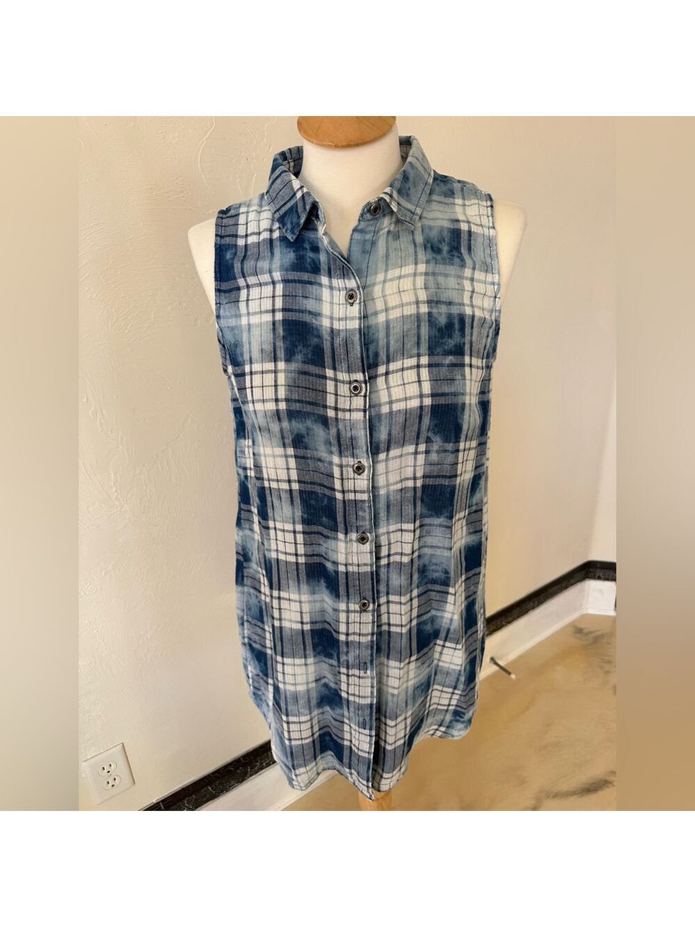 Kenneth Cole Reaction Sleeveless Plaid Button Down | Blue Tie Dye Wash | Medium